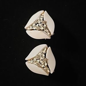 Vintage White Thermoset Rhinestone Clip Earrings🎠7